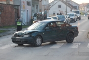 Vozač Passata prošao kroz crveno i udario u dva Citroen vozila