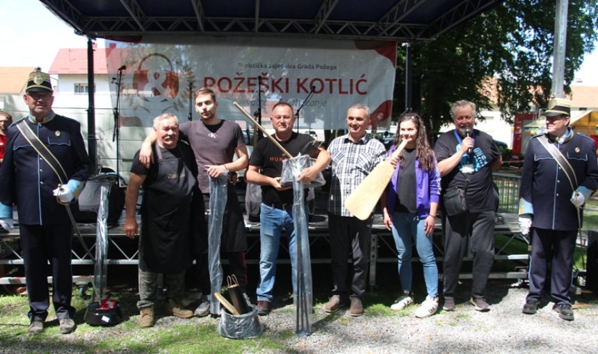 Na 14. "Požeškom kotliću" najbolji slavonski čobanac skuhao Tomislav Deli iz Boričevaca