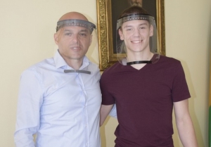 Požežanin Filip Križanac izrađuje 3D vizire te ih donira OŽB Požega