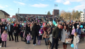 Tradicionalni 12. doček Nove godine u Pleternici točno u podne uz balone, kobasice i vino za sve a u Novu ušli su sa slavonskim velikim kolom