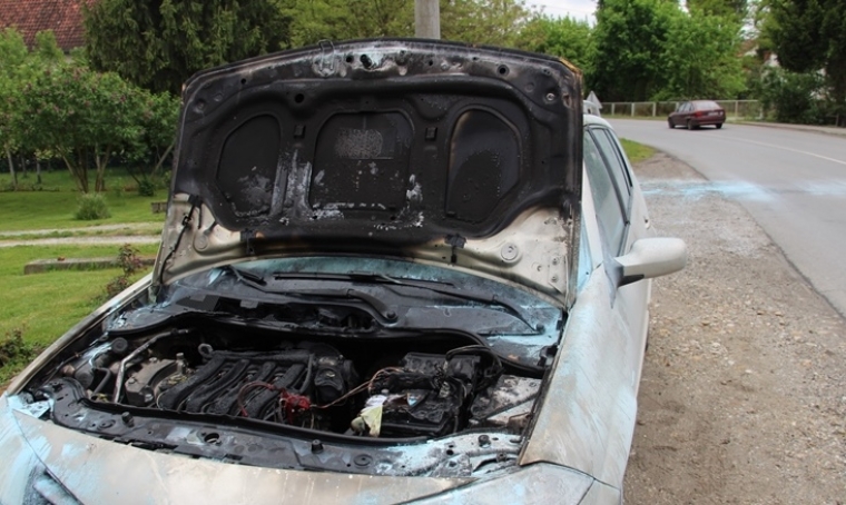Požar na &quot;BMW&quot; u Požegi i tri prometne nesreće od kojih dva vozača pobjegla sa mjesta nesreće