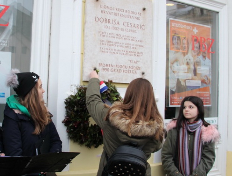 Poklonili se pjesniku Dobriši Cesariću obilježivši njegov 117. rođendan