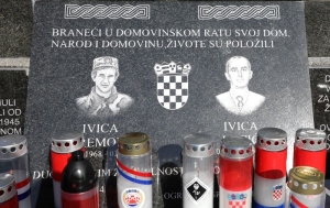 Otkrivena spomen-ploča poginulim hrvatskim braniteljima iz Zagrađa, Ivici Luciću i Ivici Uremoviću