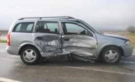 65-godišnja vozačica u raskrižju nije propustila vozila s prednošću prolaska te je bočno udarila automobil 36-godišnjeg vozača