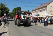 Utrka traktora na Trgu graševine