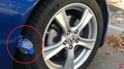 Plastična boca zaglavljena između kotača i blatobrana? Oprez, ukrast će vam automobil!