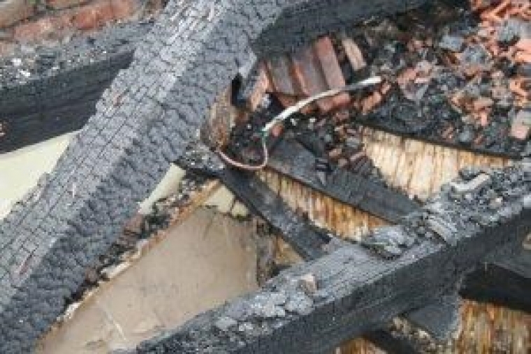 Uslijed zagrijavanja improviziranog dimnjaka požar drvene konstrukcije na kući u Sulkovcima