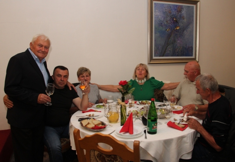Naš najpoznatiji vinar Ivo Enjingi u Hrnjevcu uz veliku ekipu i "Gazde" proslavio 83. rođendan