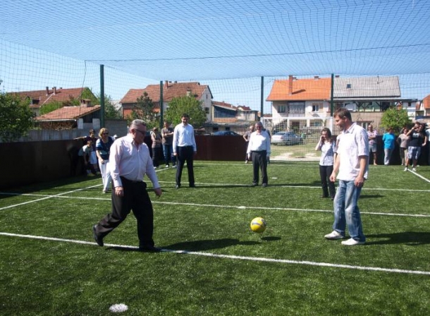 Dječje igralište sa sportskim terenima 