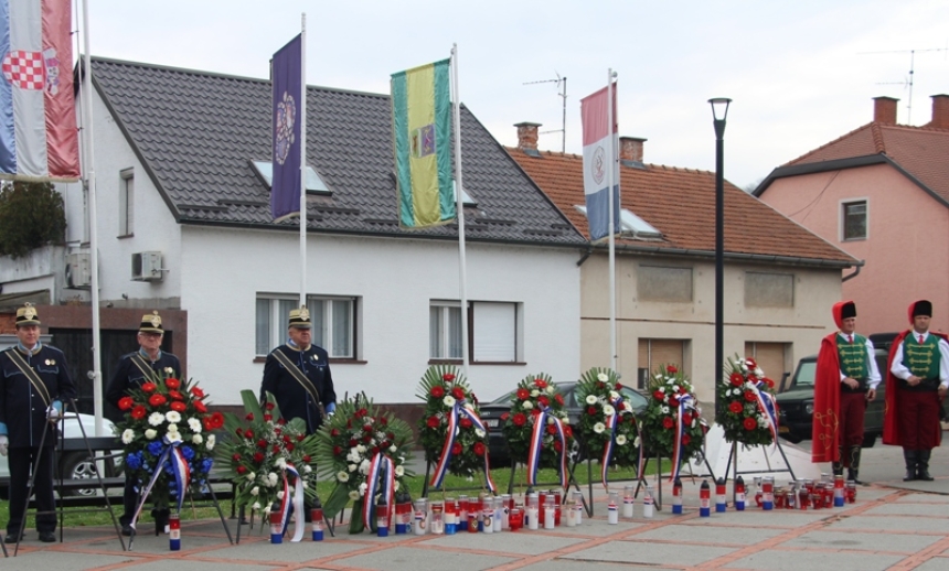Polaganjem vijenaca odana počast uz Dana sjećanja na žrtve Domovinskog rata i Dana sjećanja na žrtvu Vukovara i Škabrnje