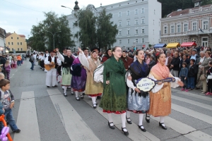 U nedjelju tradicionalnim prikazom običaja berbe grožđa počinje sedmodnevni Aurea fest Požega 2015.