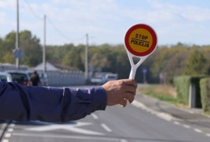 S teretnim Volkswagenom udario u svjetleću stop tablicu policajca i bježao uz 1,78 promila alkohola