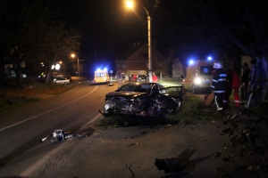 Tri osobe ozlijeđene u izravnom sudaru dva osobna automobila
