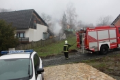 Brzom intervencijom vatrogasaca požar drvarnice nije se proširio na kuću