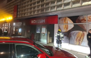 Došlo je do požara u Ulici Kamenita vrata u trgovini "Konzum" u Požegi
