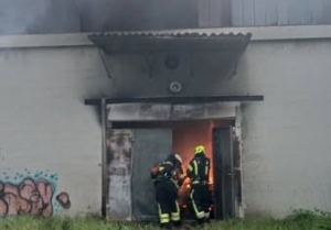 Požar koji je izbio u zgradi bivše MK &quot;Sloga&quot; je pod nadzorom vatrogasaca JVP grada Požega