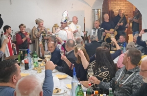 Proslavljeno Martinje u Požegi uz tradicionalni obred krštenja mošta sa vinskim kardinalom