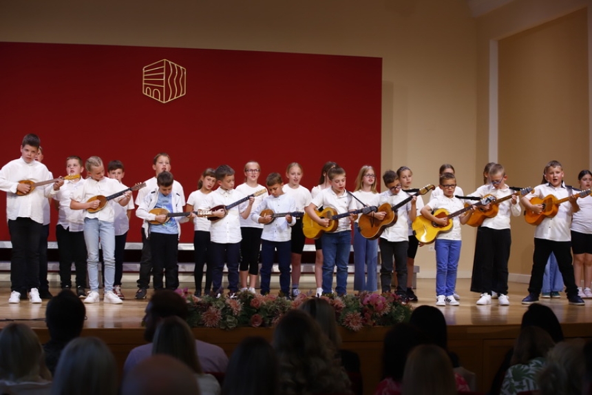 Proslavljen Dan OŠ Julija Kempfa uz bogat program