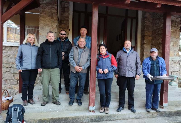 Radna akcija članova HPD "Sokolovac" Požega na PD "Lapjak i Planinarskoj kući "Trišnjica"