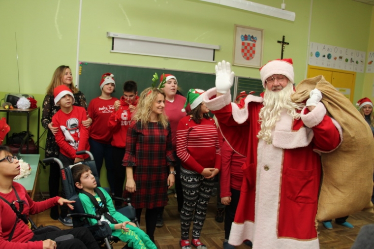 HVIDRA tradicionalno darivala učenika s posebnim potrebama požeške Kempfove škole