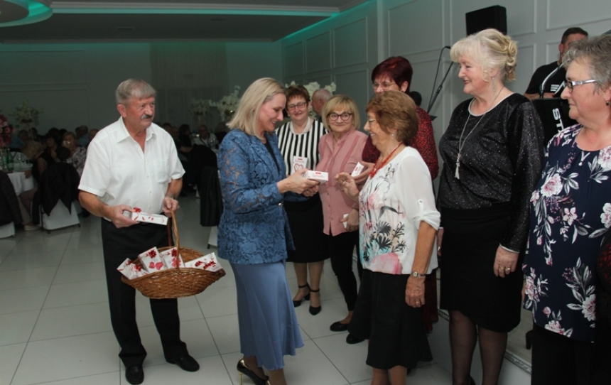 Tradicionalna Katarinska zabava u organizaciji Matice umirovljenika Požeško-slavonske županije i pokloni za sve Katice i Katarine