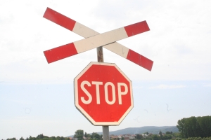 29-godišnji vozač nije se zaustavio ispred pružnog prijelaza te je udario u vlak koji je prolazio - sreća nije bilo ozlijeđenih osoba