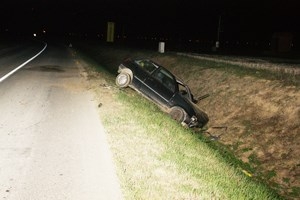 Tri prometne nesreće i jedan bijeg a između Oljasa i Tornja 51-godišnjak sletio u kanal - imao je samo 2,36 promila pa je prenoćio u policiji