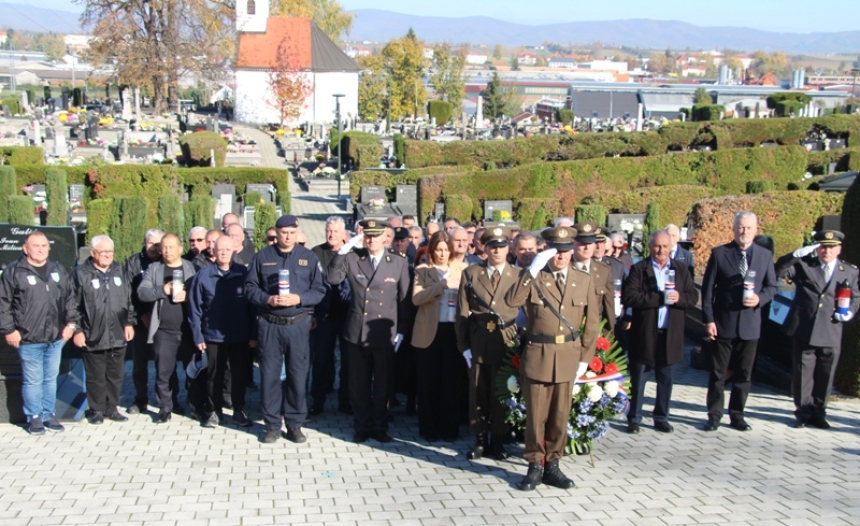 Položeni vijenci za sve poginule hrvatske branitelje i civilne žrtve Domovinskog rata uz blagdan Svih Svetih