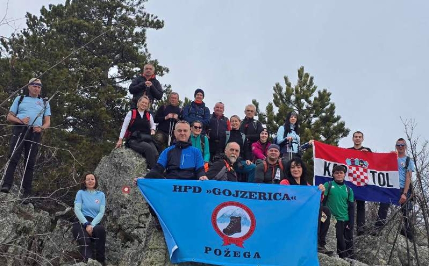 Planinari HPD "Gojzerica" Požega po Papuku kružnom stazom od 20 km