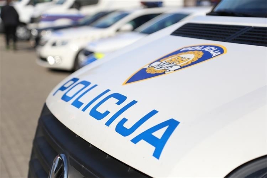 Prometna nesreća s materijalnom štetom između Brodskog Drenovca i Bečica