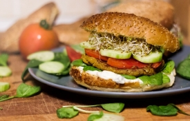 Zasad ništa od zabrane naziva  „veganski burgeri” - ispravni nazivi veganski burgeri, paštete i kobasice