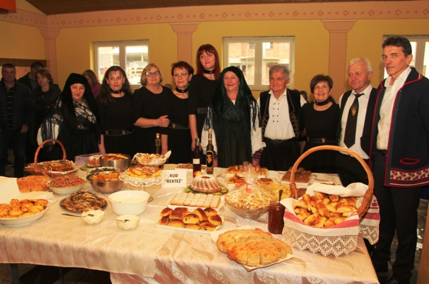 Vrijedni članovi KUD "Bektež" organizirali smotru "Što su jeli naši stari u vrijeme Korizme" i pjevanje narodnih uskršnjih napjeva