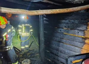 U Eminovcima zbog nepažnje došlo je do požara u drvarnici kod 85-godišnjakinje