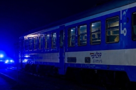 Automobil udario u vlak na pružnom prijelazu, jedna osoba ozlijeđena