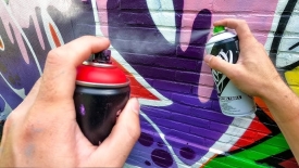 Nepoznati počinitelj ispisao grafite na zgradi aero kluba