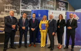 Ministar Ružić u Lipiku uručio 35 ugovora vrijednih 9,5 milijuna eura za "Širenje mreže socijalnih usluga u zajednici"