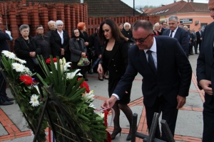 Položeni vijenci za poginule branitelje i sv. misa uz Dan županije