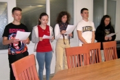 Učenici Đačkog doma u Požegi čitali poeziju kao znak solidarnosti s Ukrajinom