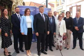 Premijer Andrej Plenković položio cvijeće podno biste dr. Franje Tuđmana i dao podršku svim kandidatima HDZ-a na lokalnim izborima