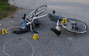 Pod utjecajem alkohola od 1,71 promil 55-godišnjak je u Trnovcu upravljao električnim biciklom i pao na kolnik