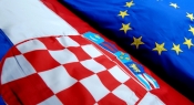 Ispred Europskog parlamenta podignuta hrvatska zastava