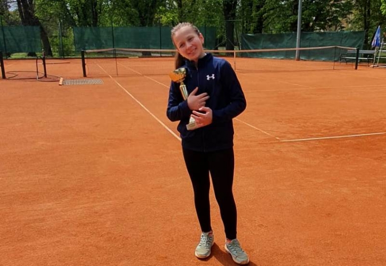 Mlada tenisačica Lucija Grbeš – pobjednica OP Osijeka "Tennis talents"