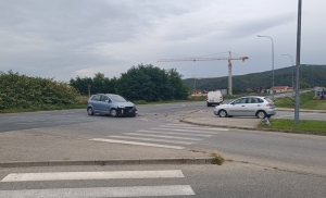 Na raskrižju Industrijske i Šijačke ulice sudar čak tri automobila