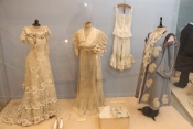 U dobru i u zlu – izložba vjenčane odjeće od 1870. do 1970. godine