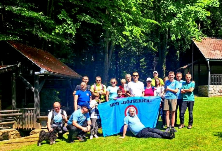 HPD "Gojzerica" na izletu po Papuku kojeg su nazvali "Papukarenje"