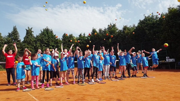 "Tenis je igra - Igraj tenis"
