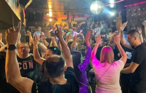 Požežanima poznate &quot;Žute dunje&quot; snimile spot za novu pjesmu ,,Ja sam momak starog kova&#039;&#039;