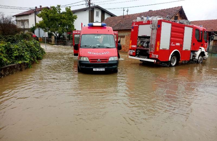 Vatrogasci sudjelovali u sanacija šteta od nevremena i obilnih kiša u pet županija
