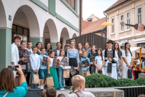 Pobjednice Zlatnog mikrofona 2025. su Tena Vidačić i Tea Bradić, posebna nagrada za Davida Bardača