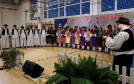 Održana smotra folklora  22. Pjesmom u jesen u Jakšiću - zbog kiše u sportskoj dvorani